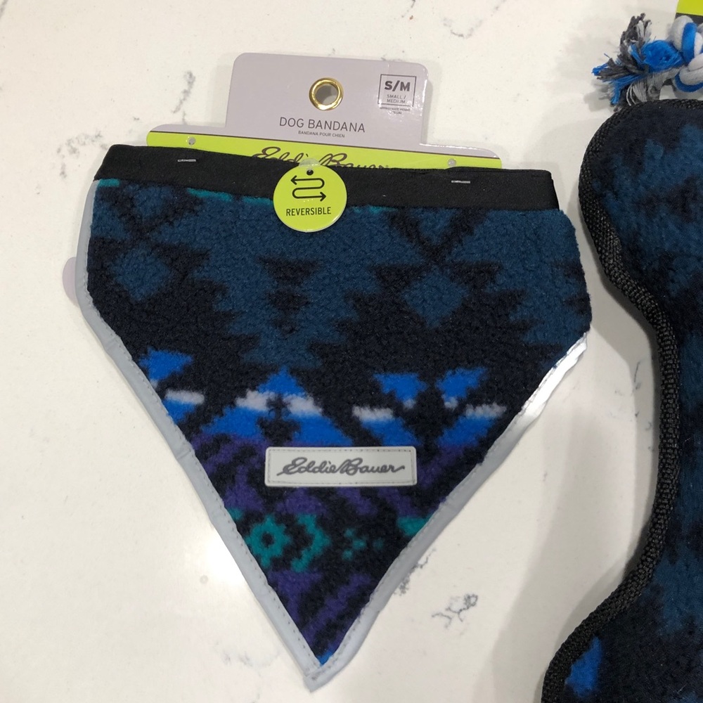 BNWT Eddie Bauer Dog Bone Toy and Bandana set - Picture 4 of 10